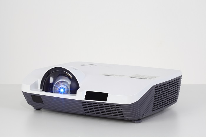 EIKI LC-XAU200 - проектор для презентаций